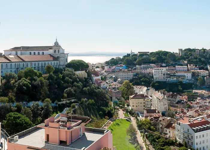 Graca - Castle | Cheese & Wine ליסבון