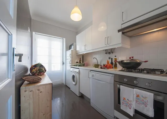 Graca - Castle | Cheese & Wine ליסבון