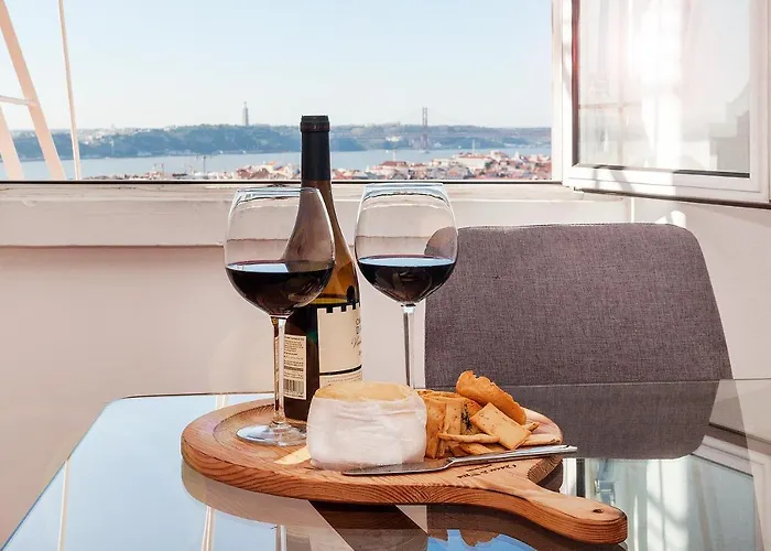 Graca - Castle | Cheese & Wine Apartment *
